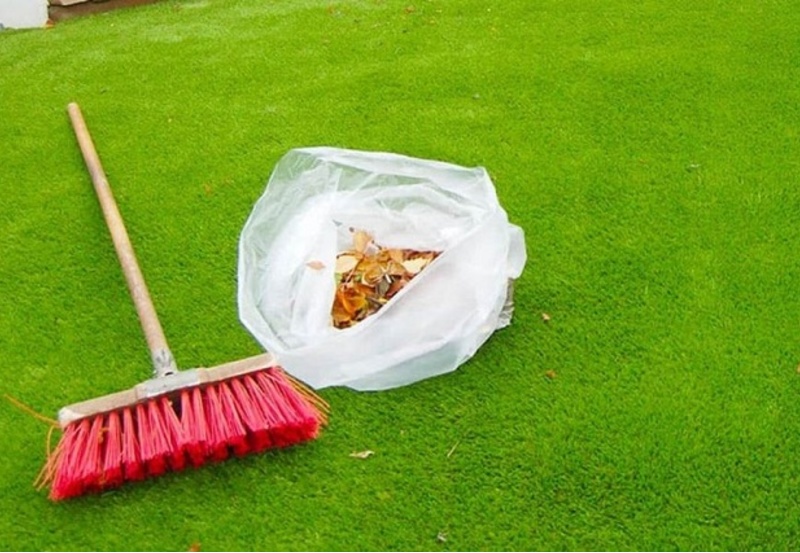 Bật mí những cách vệ sinh thảm cỏ nhân tạo hay nhất mà các bạn nên biết!