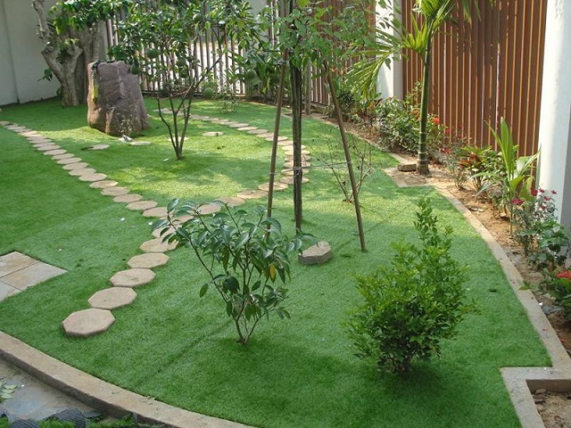 Thi công cỏ nhân tạo cho sân vườn