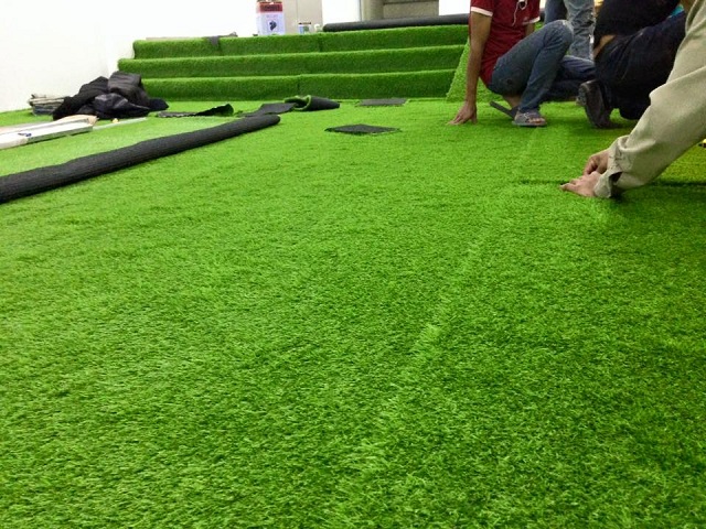 Trang trí thảm cỏ nhân tạo trong nhà mang đến cảm giác tươi mới
